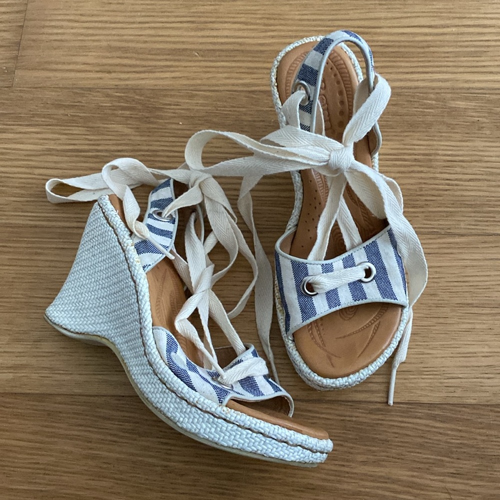 BORN Women Tie Up Wedge Sandal Espadrille Stripe White Blue Size 6